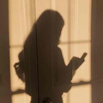 lara_bookssss's profile