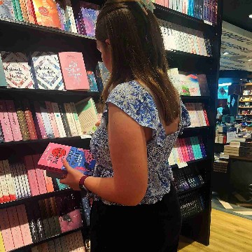 zoesbooks's profile