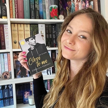 j_in_love_with_books's profile