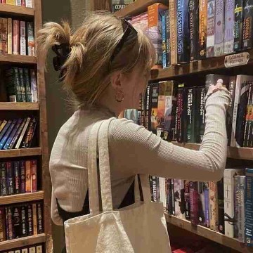 leonie.love.books's profile