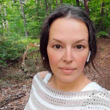 escape_into_fiction's profile