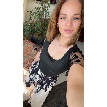 leni.wholovesbooks's profile