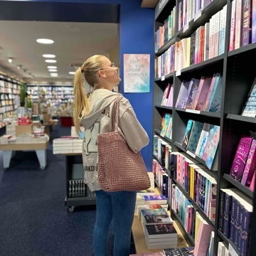 leas.little.libraryy's profile