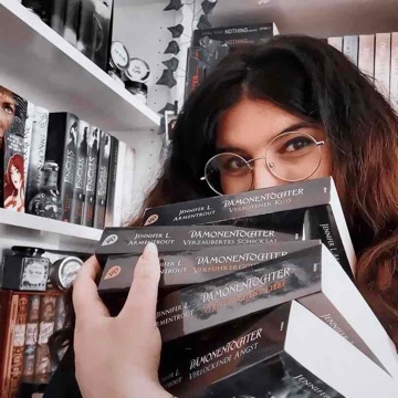 ofbooksandfairytaless's profile