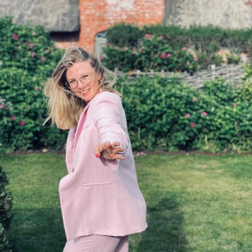 larajoannabooks's profile