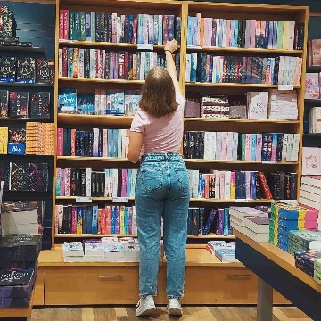 louisa._.books's profile