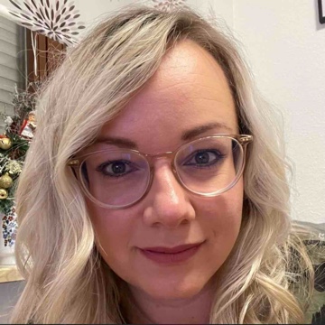 angie_booklover's profile