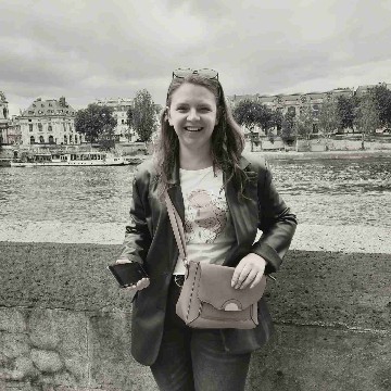 alina_living_inbetween_pages's profile