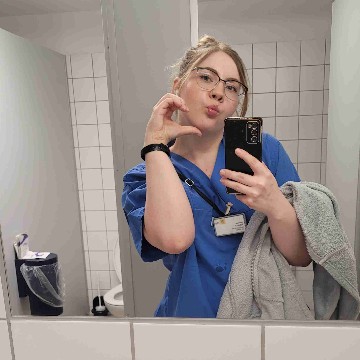 rebecca_midnightgardenghost's profile