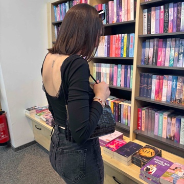literary.chiara's profile