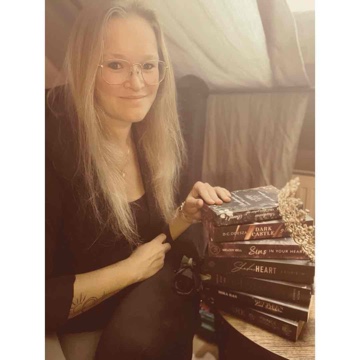 larie.bookstagram's profile
