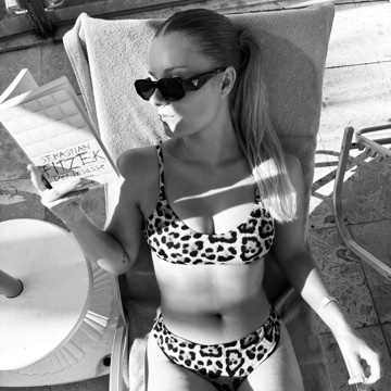 alenareads's profile