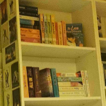 laura.loves.books's profile