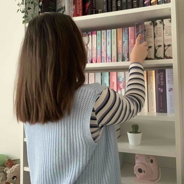 lovingbooksandroses's profile