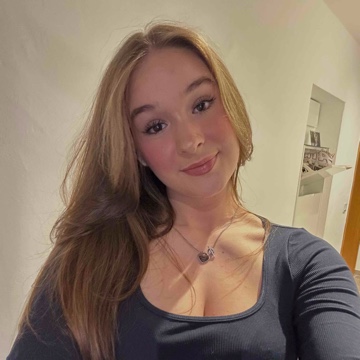 a.brunettes.bookshelve's profile