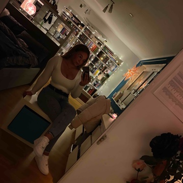 alinamkr_'s profile