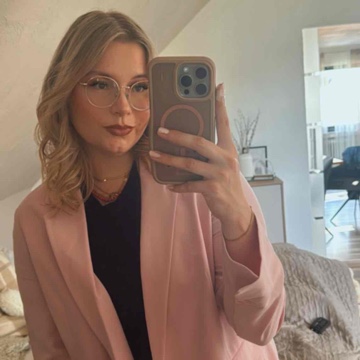 lauraschorn's profile